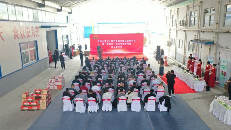 旭瑞集團(tuán)政校企黃河土鴨產(chǎn)業(yè)服務(wù)團(tuán)隊簽約儀式暨“第 四代”超潔凈凍鮮鴨血?新品發(fā)布會圓 滿舉行！